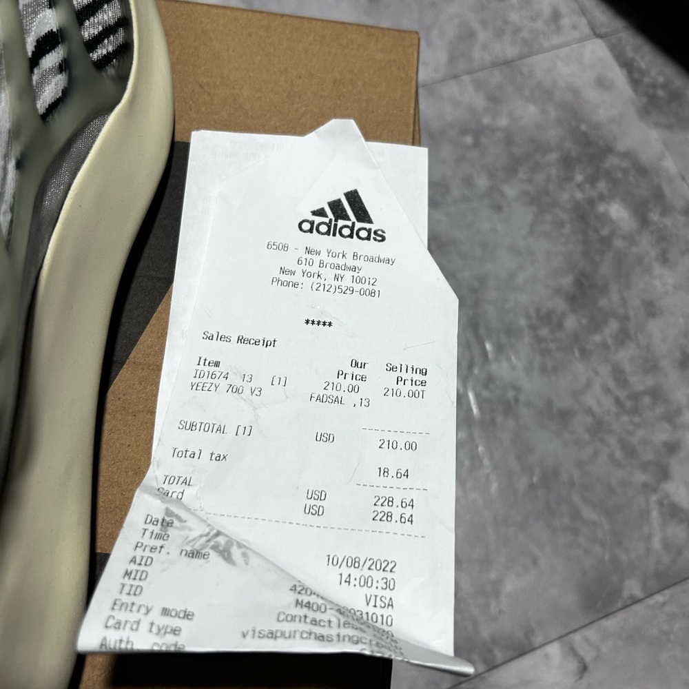 Yeezy 700 v3 - Picture 4 of 5
